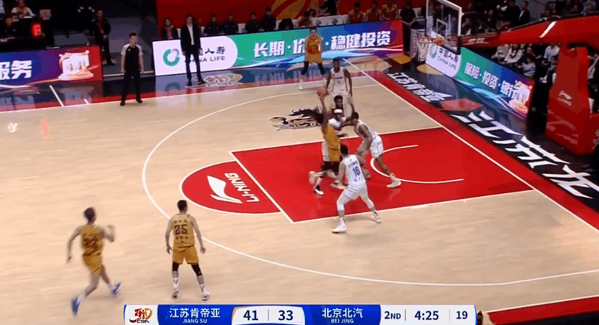 😎倒数第一也争气！史密斯14分&amp;北京男篮三分15中2 江苏半场45-43北京