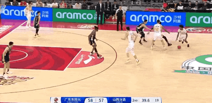 👀这就是球王吗？古德温三分线外两步命中，半场目前得到30分